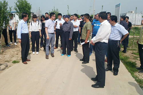 中国科学院印象初院士到蚂蚱养殖基地参观指导